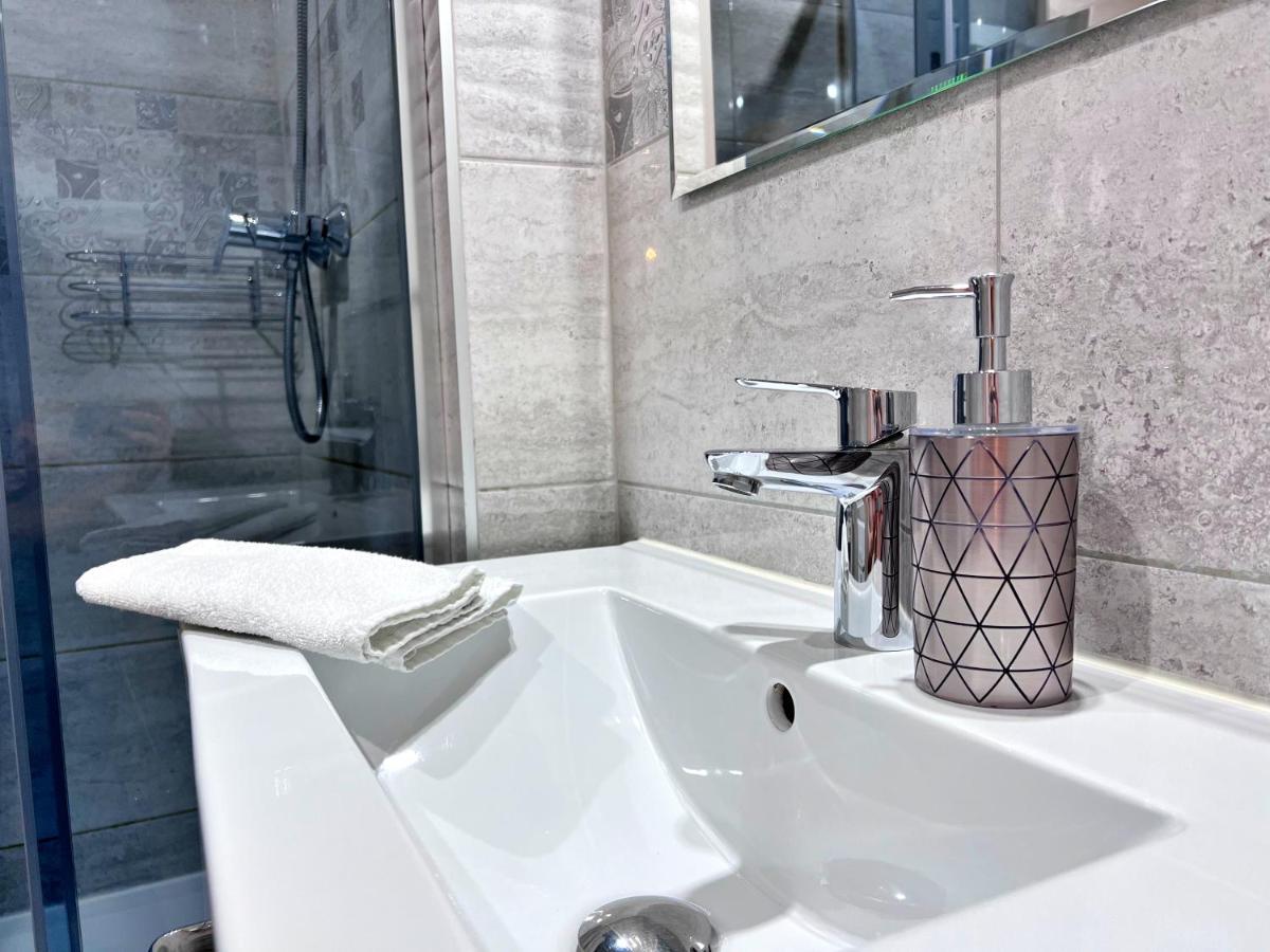 Apartament W Samym Centrum Jeleniej Gory 耶莱尼亚古拉 外观 照片